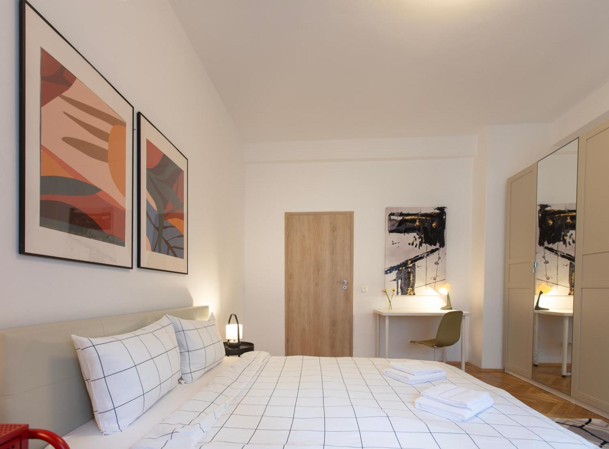Ultracentral Hong Kong 3 Bdrm Apartment Бухарест Экстерьер фото